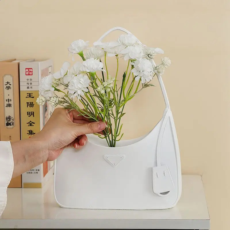 Modern and Simple European Vase Living Room Decoration Handbag Shape Flower Elegant Creative Home Bedside Table 240820
