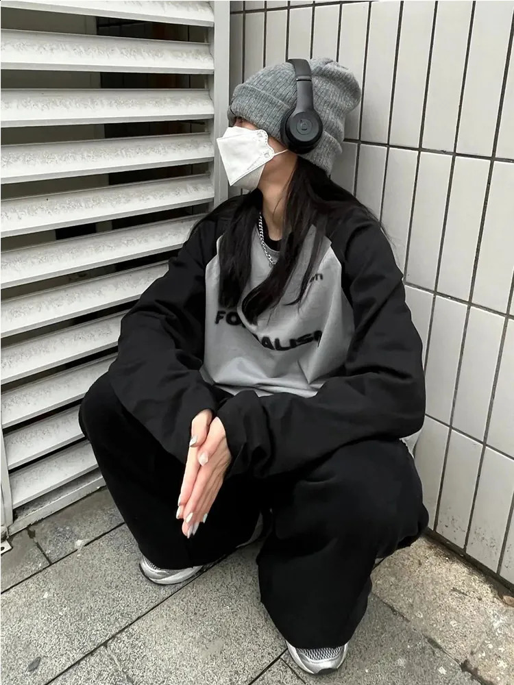 Womens letter printed Tshirt autumn long sleeved patch work top fashionable retro Y2K ONeck comparison girl Kpop clothing 240820