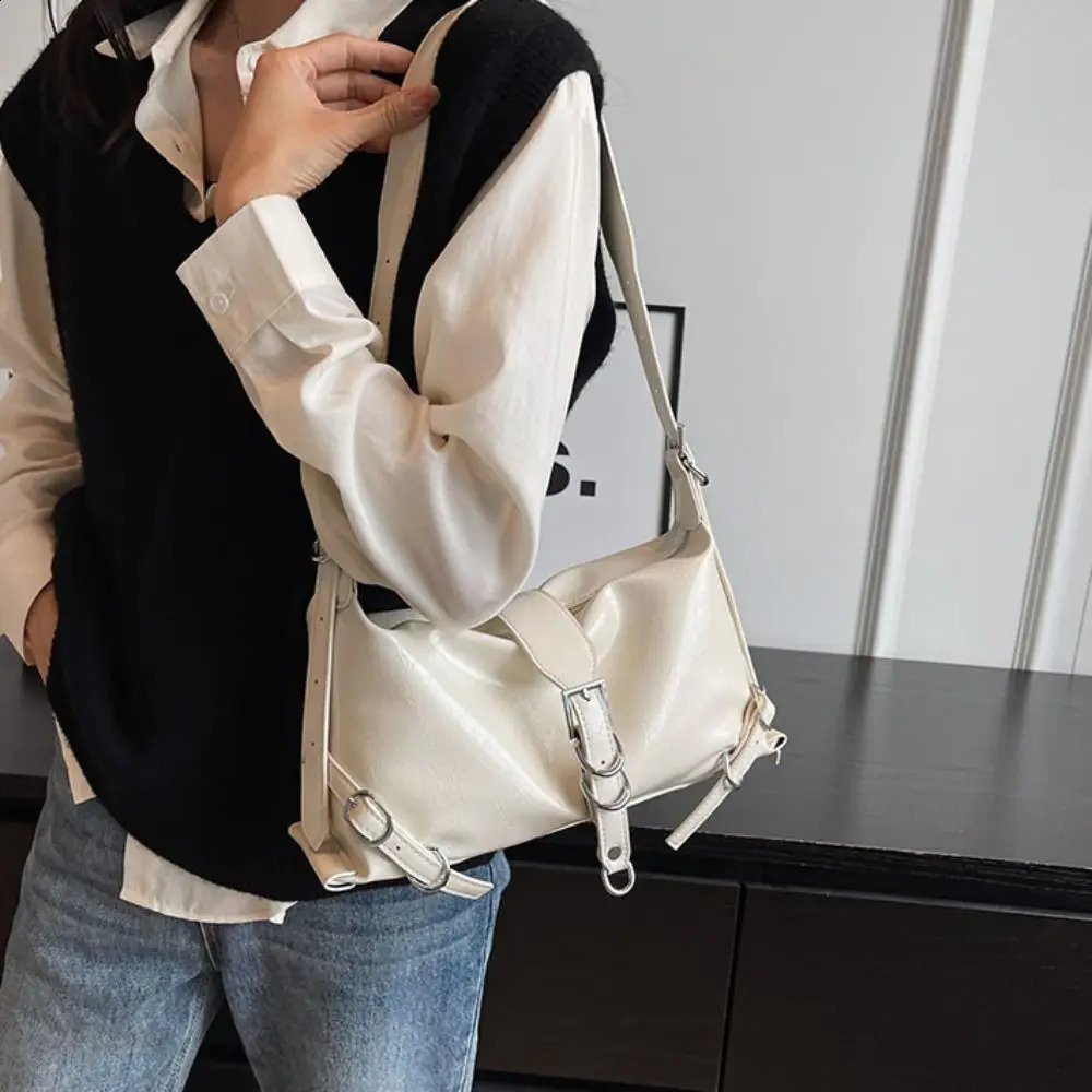 High Quality Womens Bags Autumn Fashion Simplicity Highcapacity Advanced Sense Shoulder Bag Solid Versatile Handbag 240820