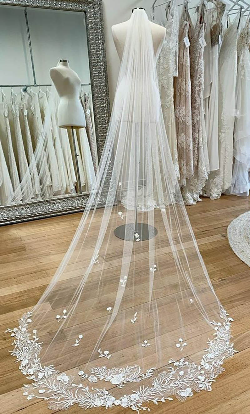 Simple Wedding Veil Appliques One Layer Long Chapel Length Veils Applique Edge With Comb Custom Made Bridal Accessories High Quality