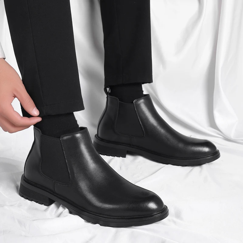 Fashionable Chelsea Mens Ankle Boots Thick soled Leather British Style Street Style Platform Chelsea Boots Slip Off Road Boots 240821