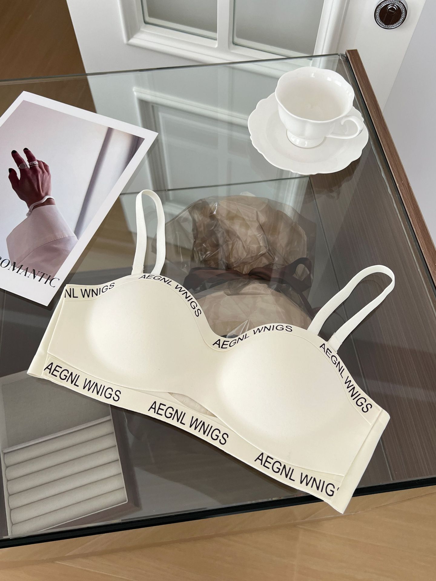 Strapless strapless for women in summer, slip and gathering, small chest display, large upper support, anti sagging, invisible text bra dongdumaoyi do