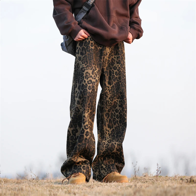 Leopard Print Jeans Men Fashion Retro Wide Leg Jeans Men Streetwear Hip-hop Loose Straight Jeans Mens Vintage Denim Trousers 240821