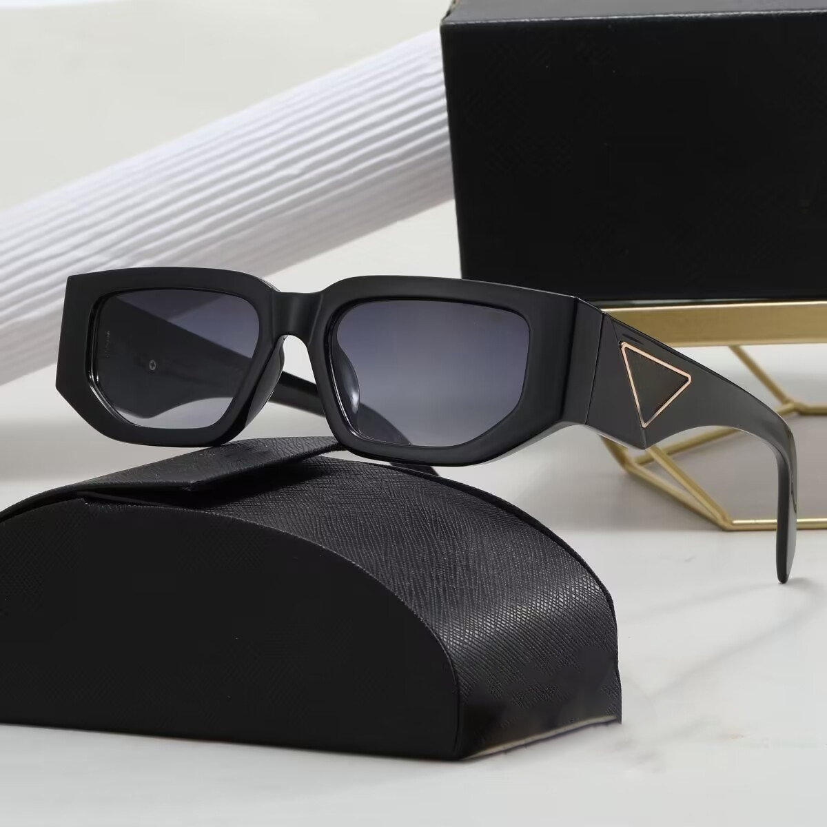 Designer sunglasses fashion polarized sunglasses UV resistant luxury glasses men women Goggle Retro square sun glass Casual eyeglasses with box good gift