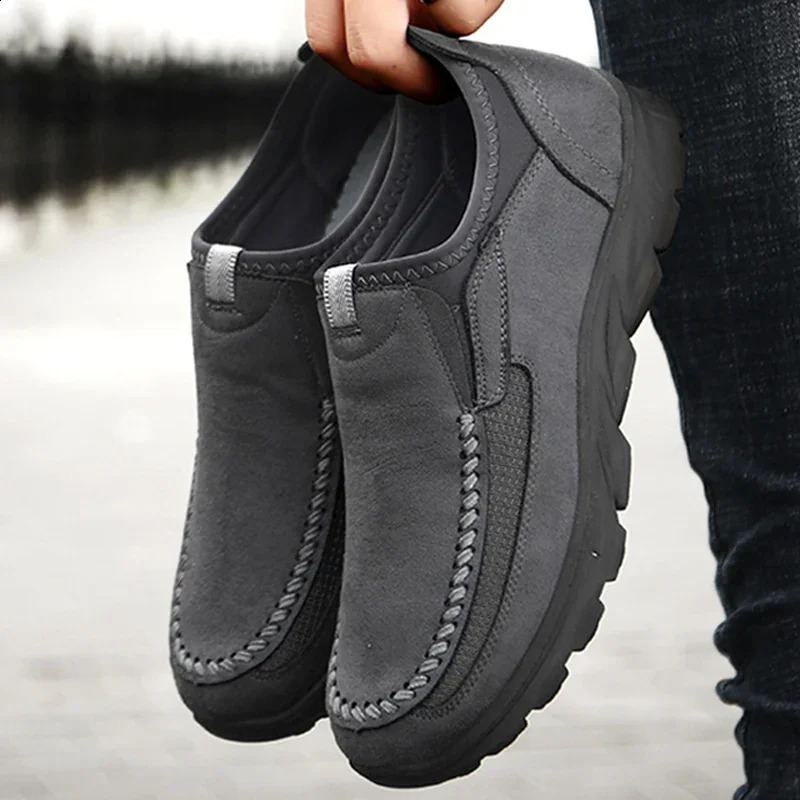 Mens casual shoes breathable Loafers sports shoes fashionable and comfortable flat bottomed handmade retro casual Loafers mens shoes 240821
