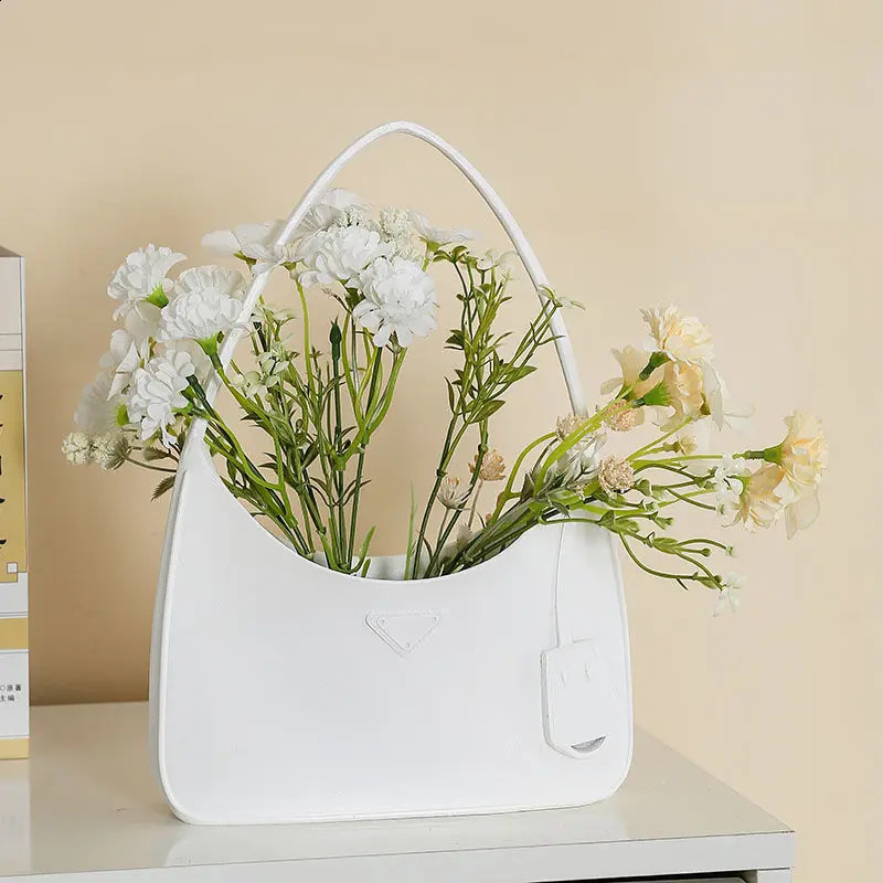 Modern and Simple European Vase Living Room Decoration Handbag Shape Flower Elegant Creative Home Bedside Table 240820