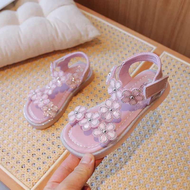 Summer Fashion Childrens Comfortable Elegant Cute Flower Crystal Beautiful Baby Girl Childrens Sparkling Princess Flat Sandals W240821