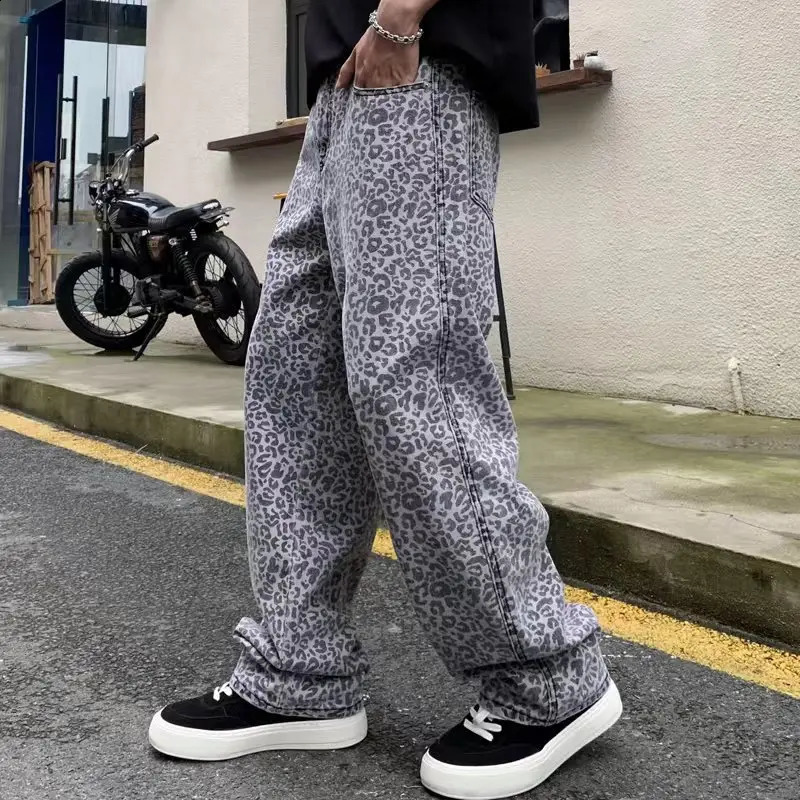 High-end Leopard Printed Jeans For Men Casual Straight Long Pants Light loose straight wide leg Washed Baggy Trousers Male 240821