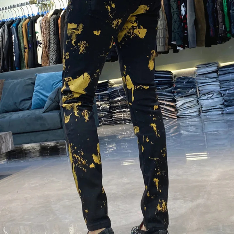 Black Gold Contrast Personalized Graffiti Jeans Slim Elastic Jean Fashion Hip Hop Jean Men Punk Motorcycle Pants Jean Homme 240821