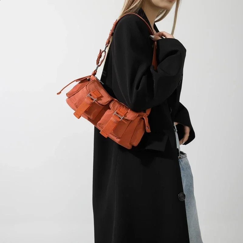 Solid color zipper nylon womens shoulder bag simple casual 2024 selling womens bag 240820