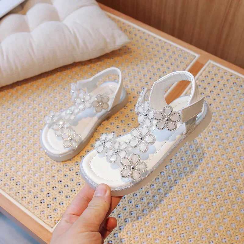 Summer Fashion Childrens Comfortable Elegant Cute Flower Crystal Beautiful Baby Girl Childrens Sparkling Princess Flat Sandals W240821