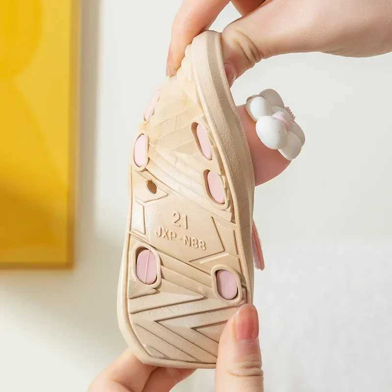 2024 New Childrens Slippers Summer Girls and Boys Bathroom Home Non slip Beach Shoes Soft soled Baby Sandals W240821
