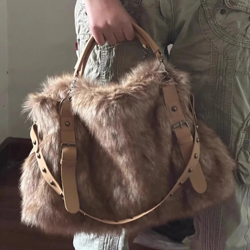 Trendy Elegant Faux Fur Shoulder Underarm Bag Women Fashion Chic Fluffy Handbags High-capacity Vintage Tote Bags Y2k Aesthetic 240820