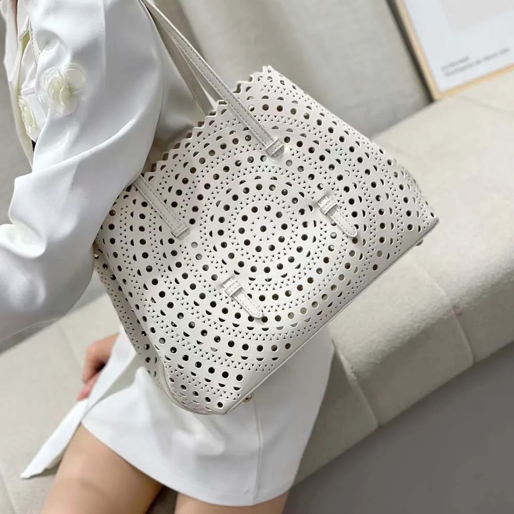 Womens highquality handbag ner womens hollow large casual wallet 240820