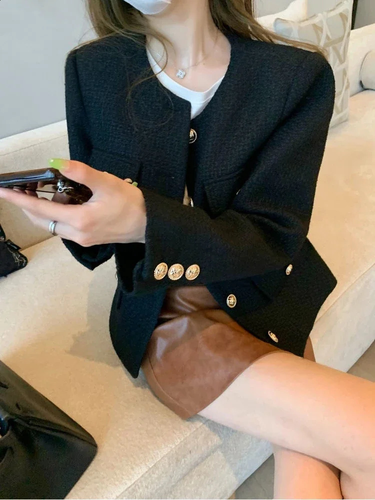 Spring and Autumn Korean Coats Women Jacket French Wool Tweed Coat Fashion High-end Gold Button Short Slim Temperament Jackets 240821