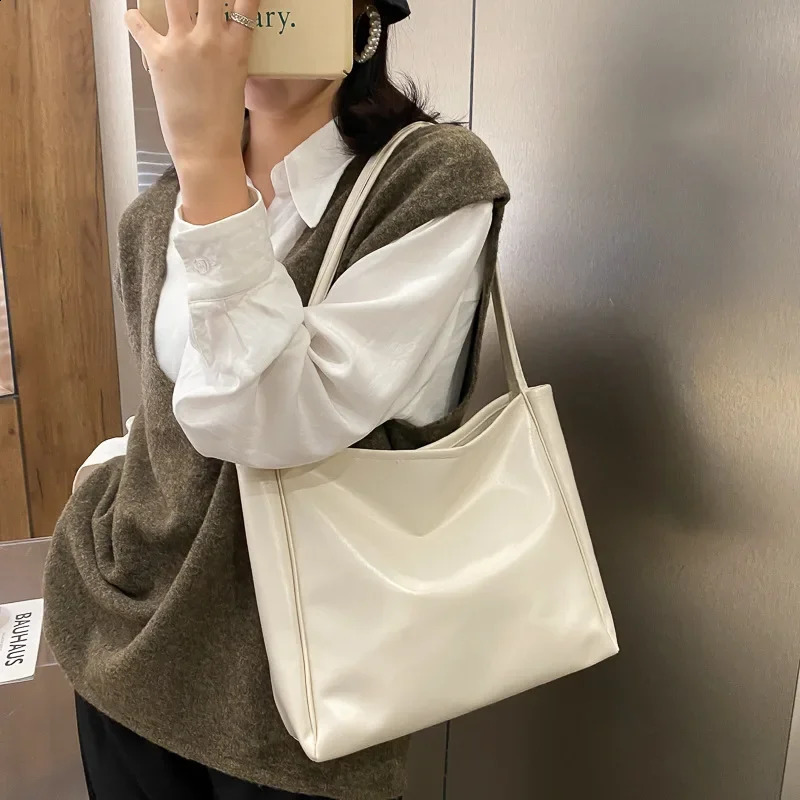 Trendy Tote Bag Simple Temperament Casual Shopping Handbag Western Style Large Capacity Shoulder 240821