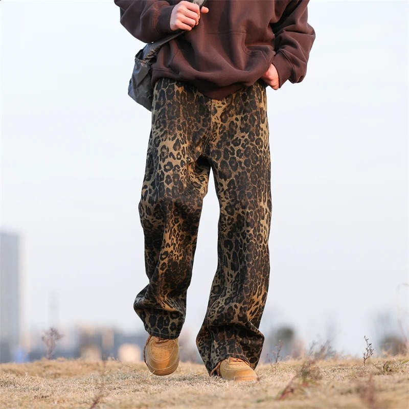 Leopard Print Jeans Men Fashion Retro Wide Leg Jeans Men Streetwear Hip-hop Loose Straight Jeans Mens Vintage Denim Trousers 240821