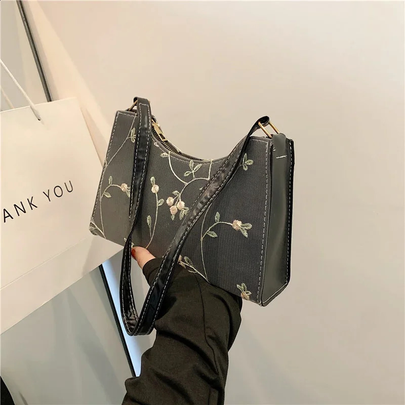 Summer Lace Floral Stitching Shoulder Bag for Women 2023 Soft PU Leather Underarm Bags Beach Travel Handbag Girls Small Tote 240820