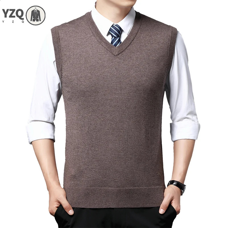 Mens casual sweater vest autumn and winter warm comfortable 240821