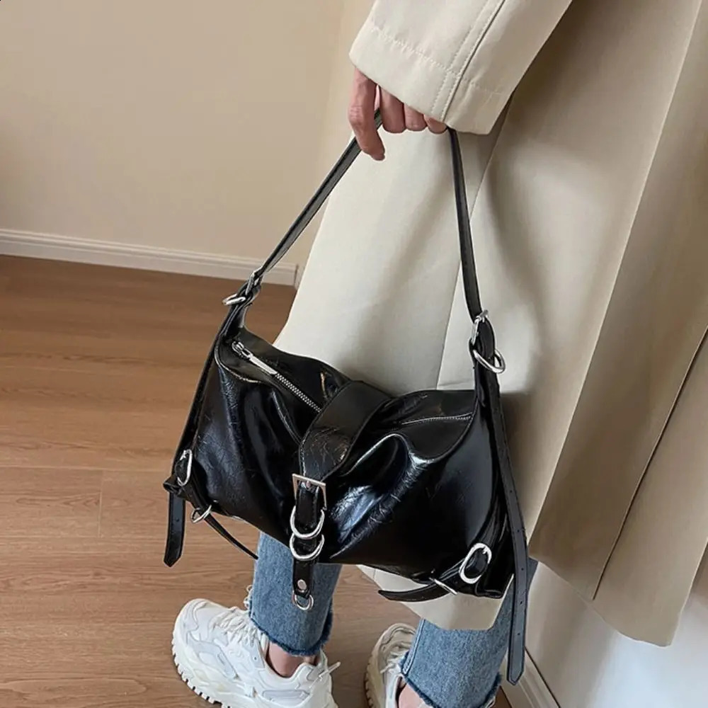 High Quality Womens Bags Autumn Fashion Simplicity Highcapacity Advanced Sense Shoulder Bag Solid Versatile Handbag 240820