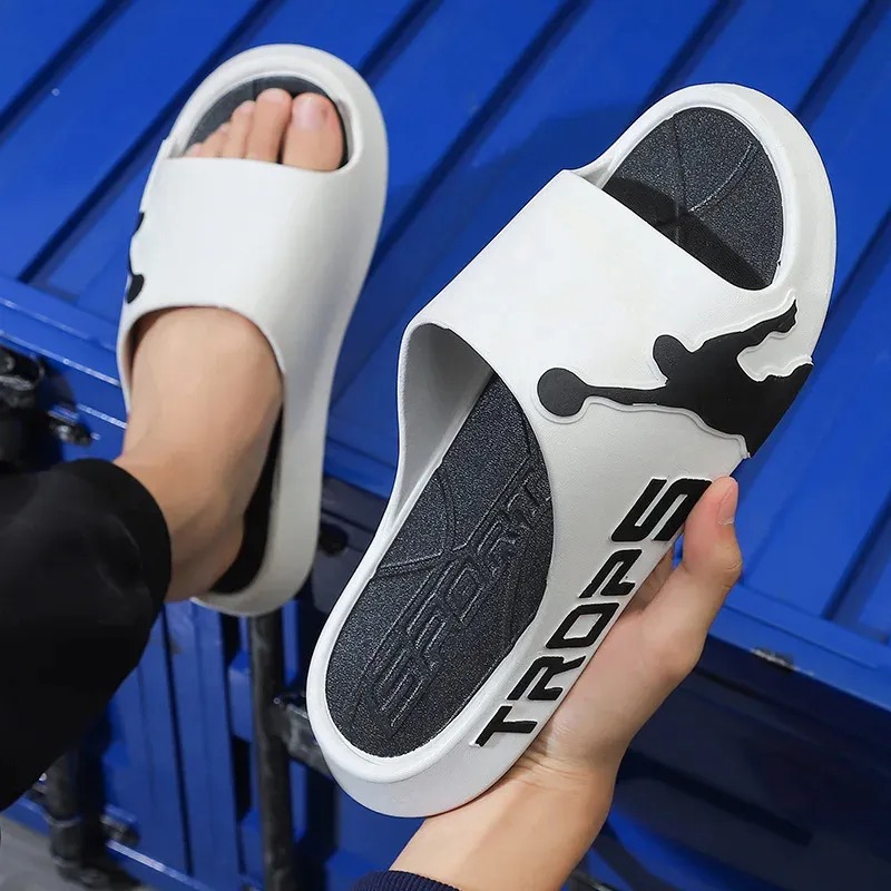 2025 new Slippers For Men With A Feeling Of Stepping On Feces In Summer Casual Sandals For Teenagers Outdoor Sports Basketball