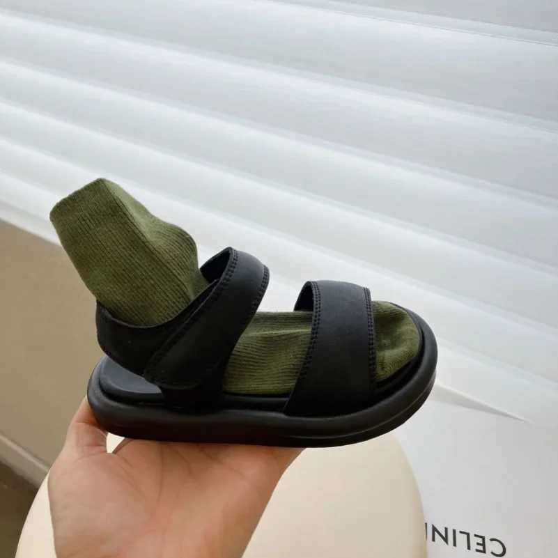 2024 Childrens Summer Sandals Boys and Girls Fashion Solid Color Hooked Sandals Baby Soft Breathable Shoes Childrens Summer Beach Sandals W240821