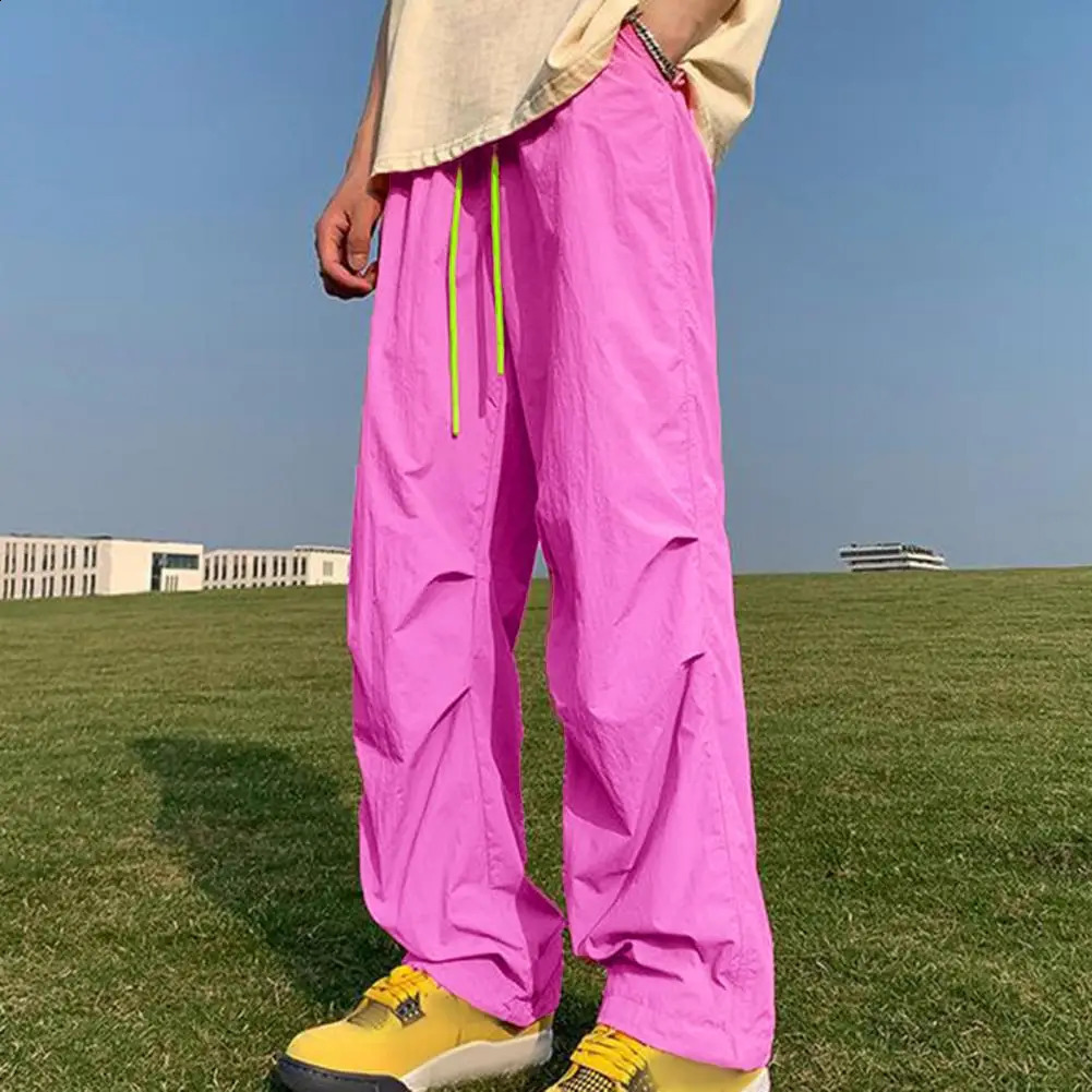 Candy Color Pink Loose Fit Cargo Pants for Men Solid Streetwear Tooling Trousers Mid-waist Drawstring Beam Feet Parachute Pants 240821