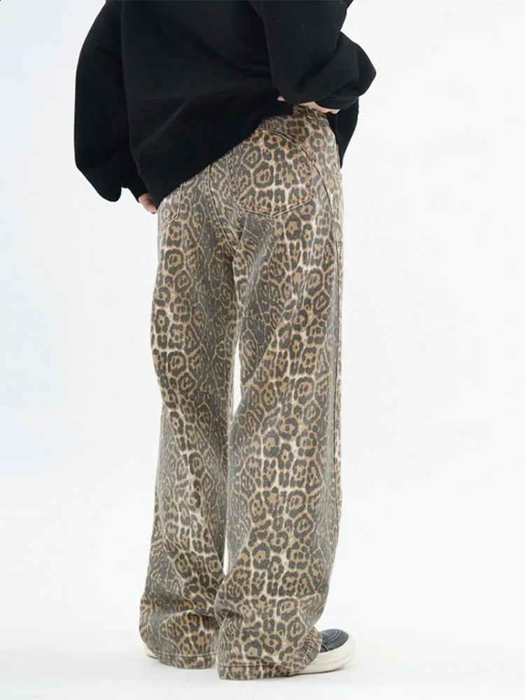 Trendy Leopard Print Wide Leg Jeans For Male Casual High Waist Button Straight Trousres Autumn Street Mens Pants Shorts 240821