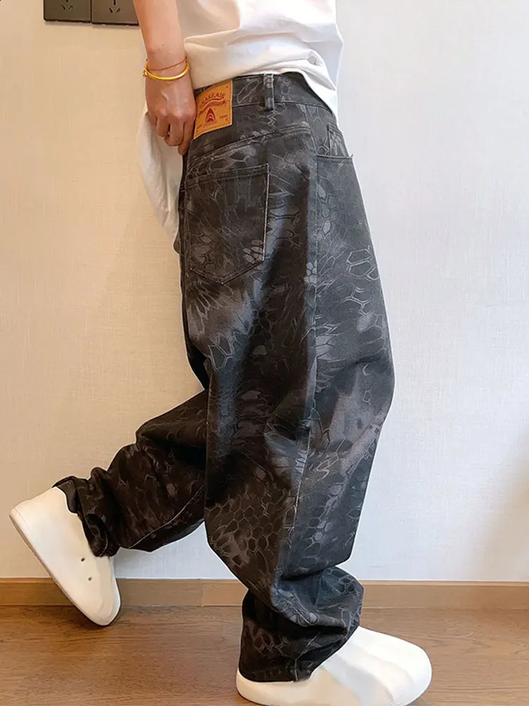 Spring Autumn Vintage Serpentine Print Camouflage Pants Mens Loose Casual Wide Leg Jeans Male Trend Retro Streetwear 240821