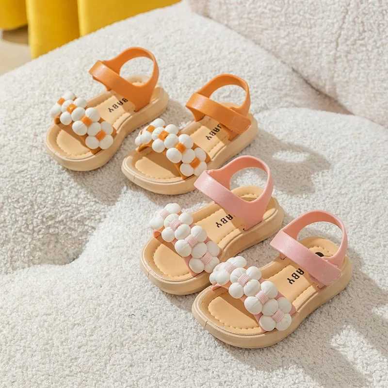 2024 New Childrens Slippers Summer Girls and Boys Bathroom Home Non slip Beach Shoes Soft soled Baby Sandals W240821