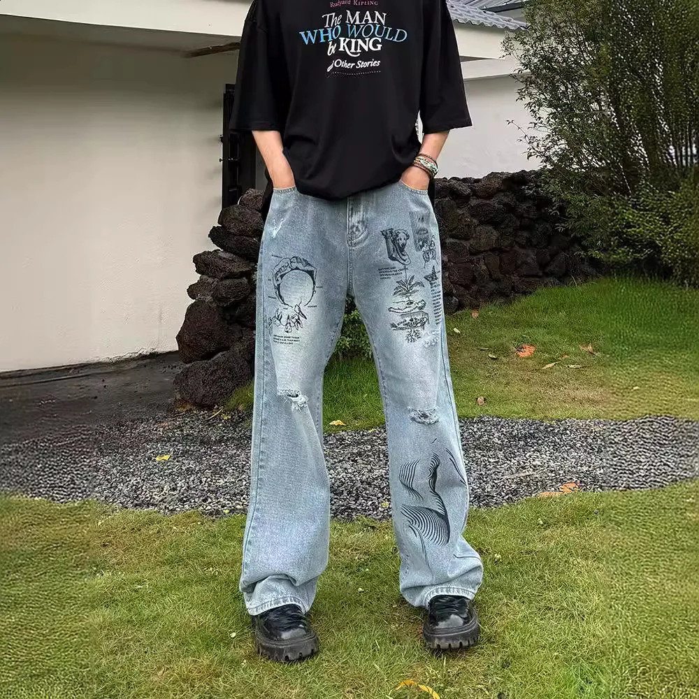 American retro graffiti pattern with holes loose hanging jeans mens summer street trend casual straight leg pants 240821