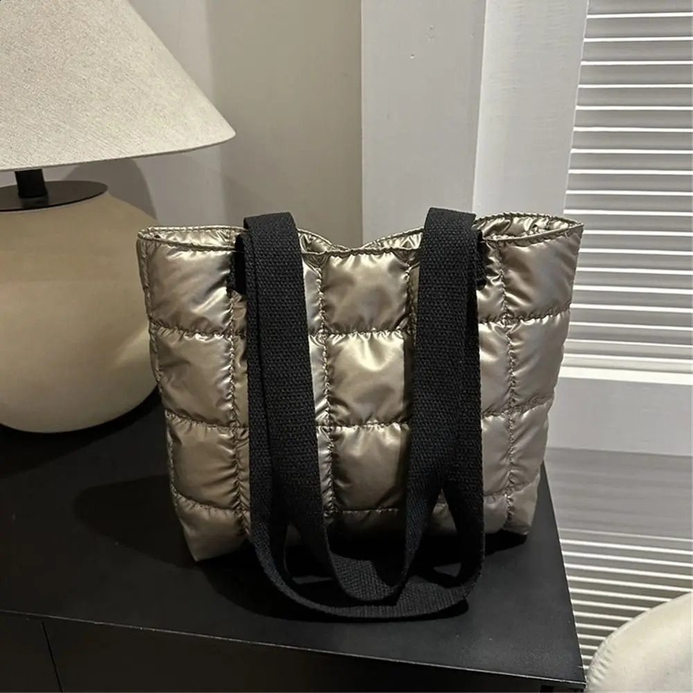 Quilted Shoulder Bags Retro Personality Down Cotton Padded Large Capacity Handbags Solid Color Tote Bags Women 240821