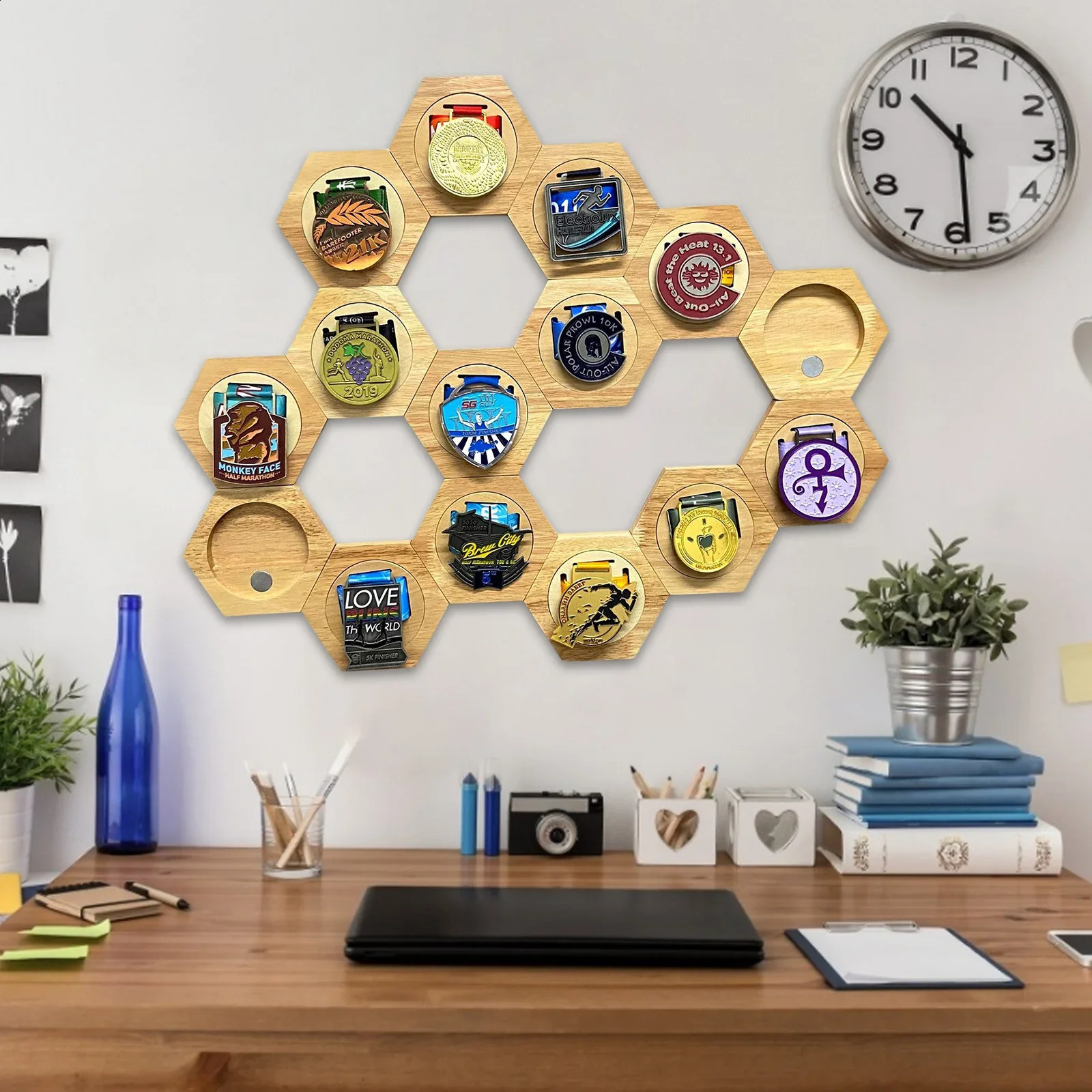 1-10pcs Medal Display Stand Hanger Rack Wooden Medals Holder Decoration Hexagon Honeycomb Creative Splicing Wall Decor 240821