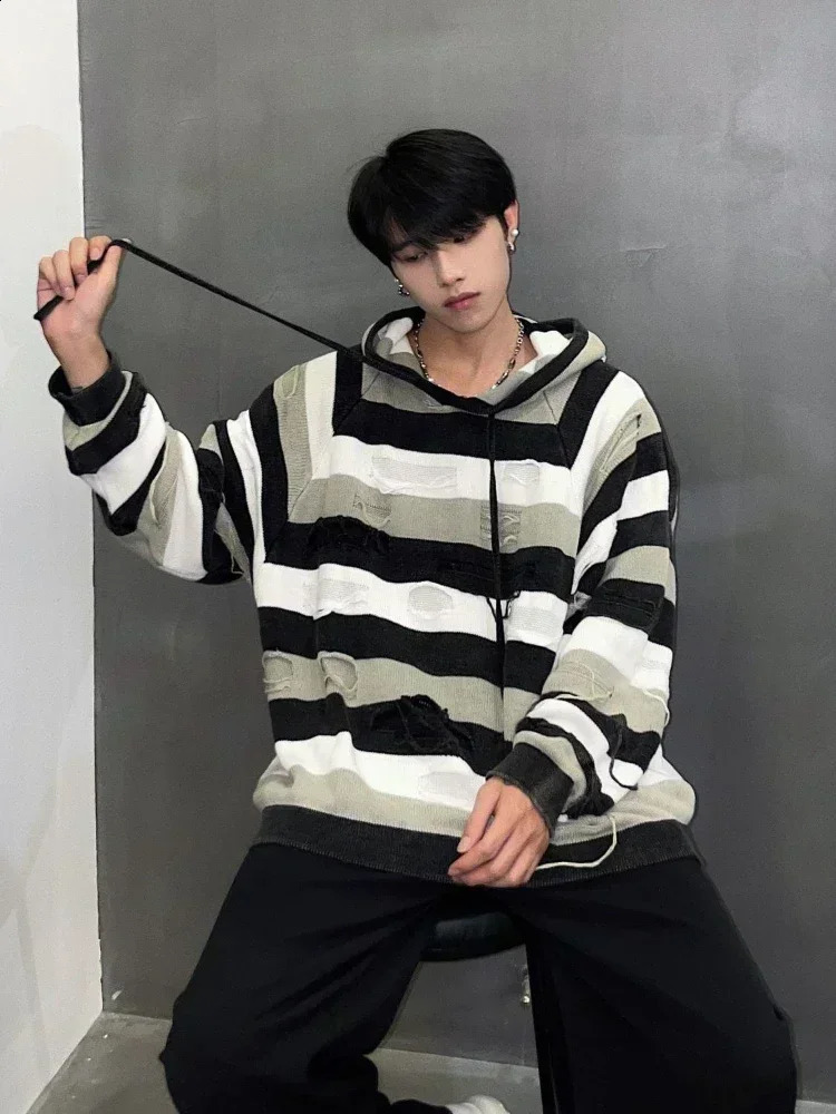 Man Clothes with Holes Striped Torn Knitted Sweaters for Men Pullovers Hoodies Hippie Aesthetic Red X Loose Fit Trend Old S 240821