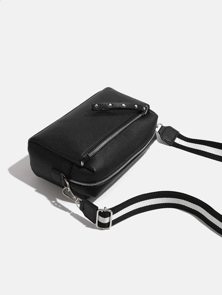 Cross border selling womens bags for spring and summer 2024 small square with wide shoulder straps single should 240821