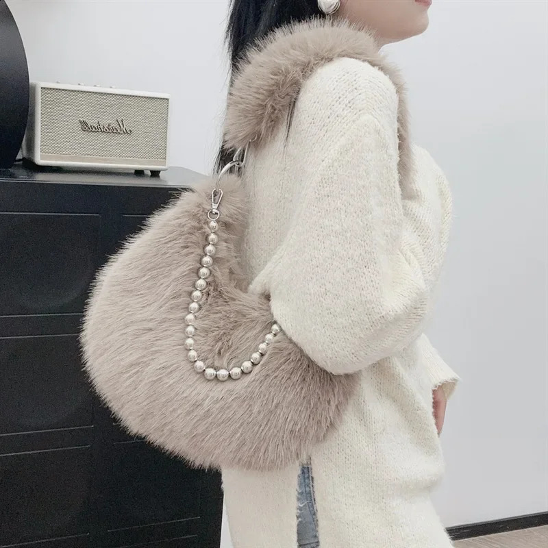 Sweet Cool Faux Fur Womens Shoulder Bag Solid Color Plush Female Chain Underarm Bags Simple Winter Female Fluffy Hobos Handbags 240821