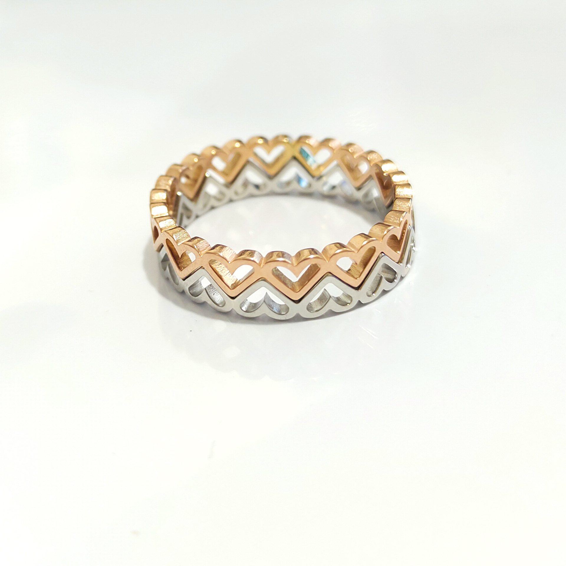 Stainless steel fashionable hollowed out peach heart ring, high-end and versatile combination ring for women