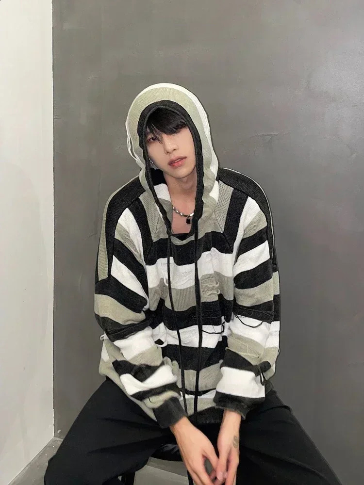 Man Clothes with Holes Striped Torn Knitted Sweaters for Men Pullovers Hoodies Hippie Aesthetic Red X Loose Fit Trend Old S 240821