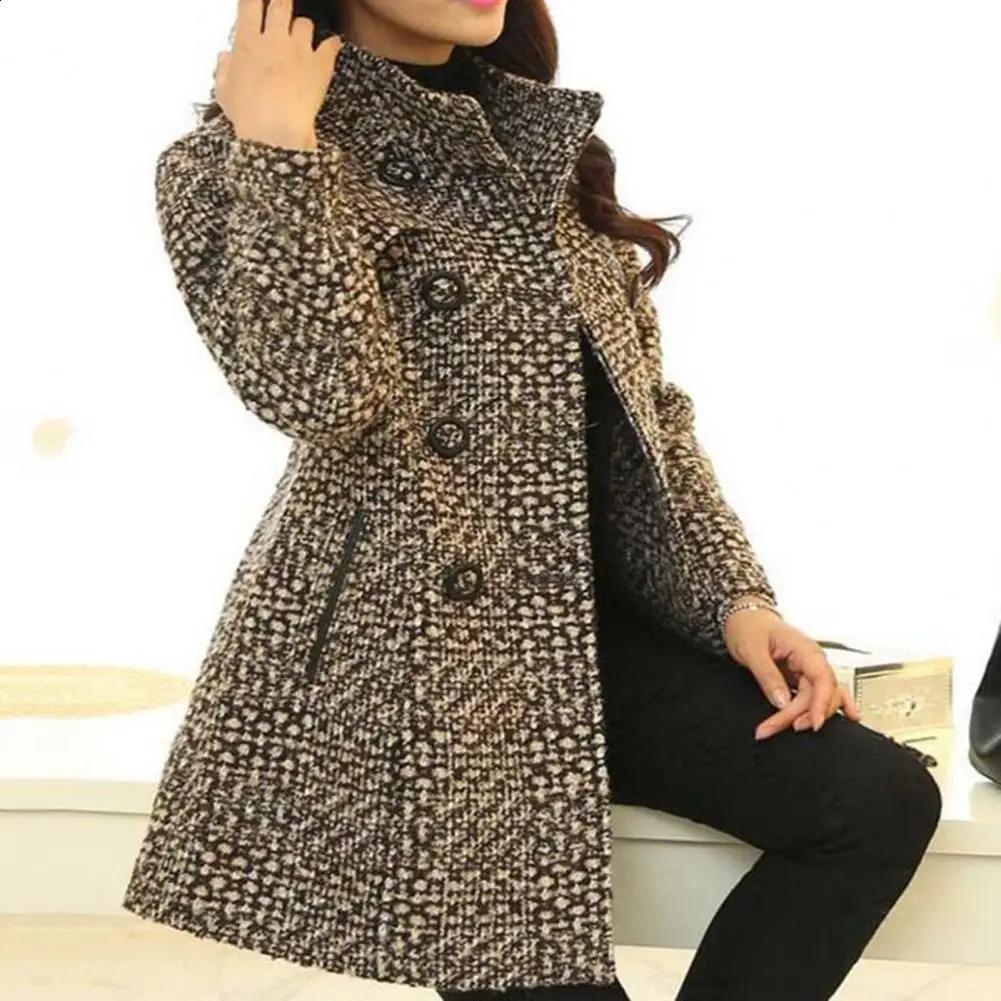 Womens Wool Blends Coat Winter Autumn Fashion Elegant Mother Turtleneck Plaid Slim Long Tweed Woolen Outerwear Female 240822