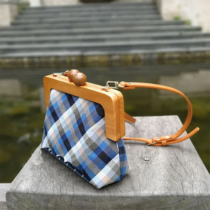 1 piece 20cm wallet frame wooden handbag closed kiss buckle handbag frame lock buckle DIY sewing bag accessories 240821