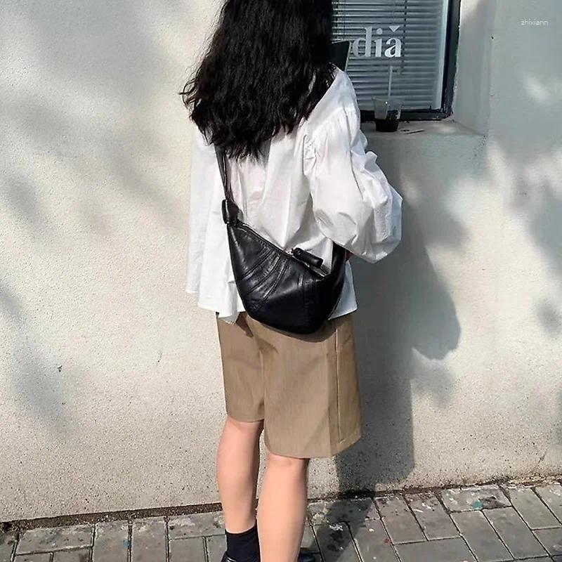 Free Shipping Evening Bags Retro Croissant Shoulder Bag Niche Design Cowhide Dumpling Leather Slung Fashion Women's Chest Soft Designer Bag Luxur
