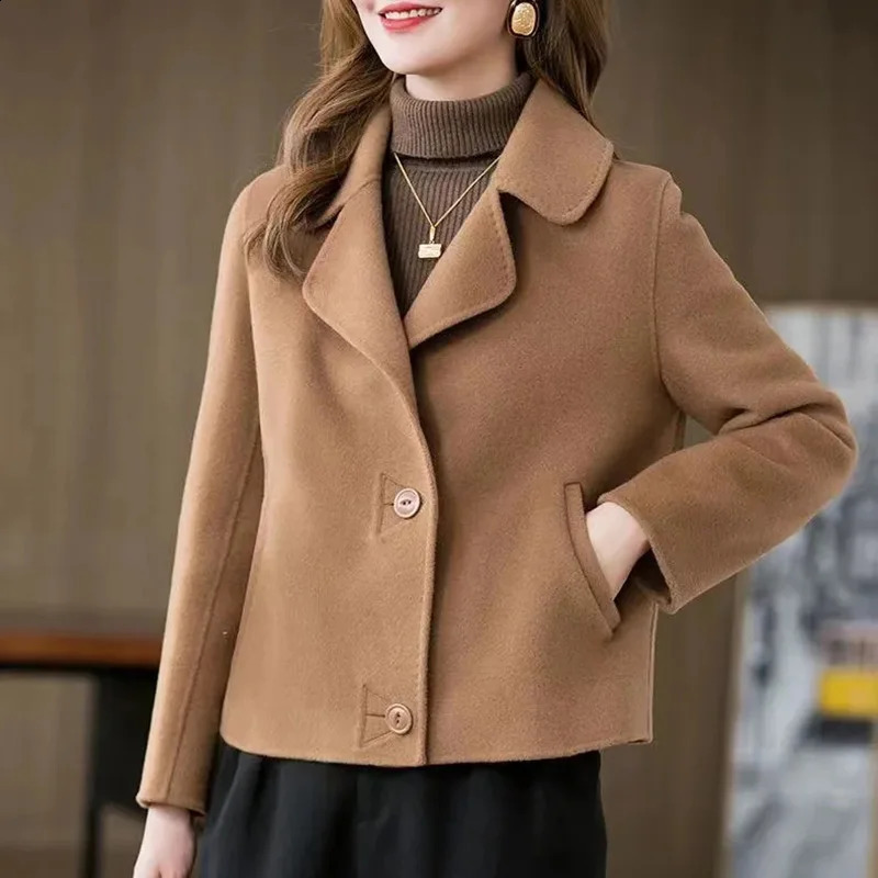 Winter Slim Short Woolen Coat Casual Women Thick Solid Wool Blend Overcoat Lapel Oversize Single Breasted Warm Outerwear 240822