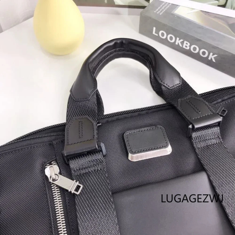 Fashion y er 14 inch Laptop Briefcase Business Handbag For Men Large Capacity Mens Leather Shoulder Bag 240821 4fe9