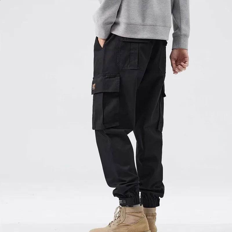 Retro Fashion Printed Letter Multi Pocket Stickers Mens Cargo Pants Classic Loose Straight Tube Casual Trousers 240821