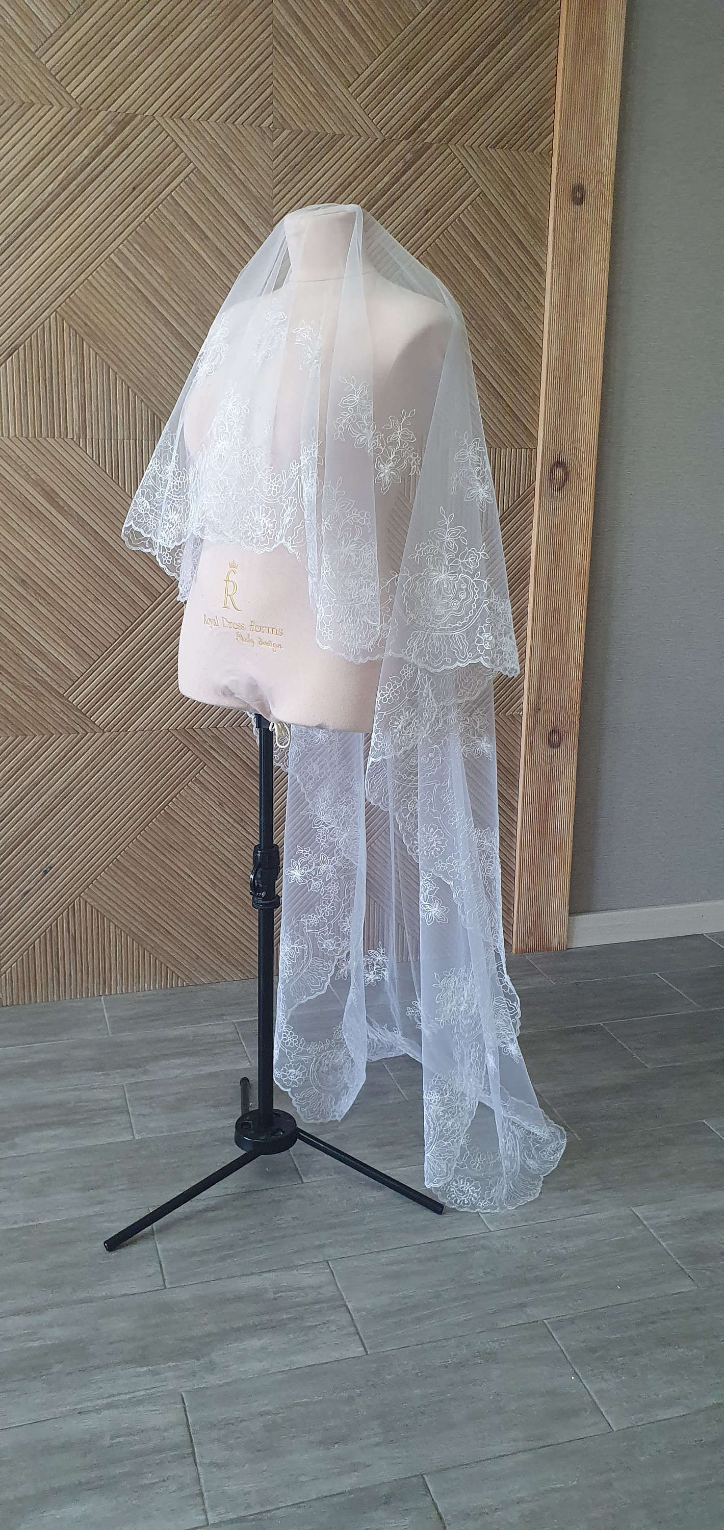 Simple Lace Wedding Veil Special Cut Royal Bridal Veil with Comb Appliques Veil 2M White Ivory Wedding Accessories For Women Custom Made