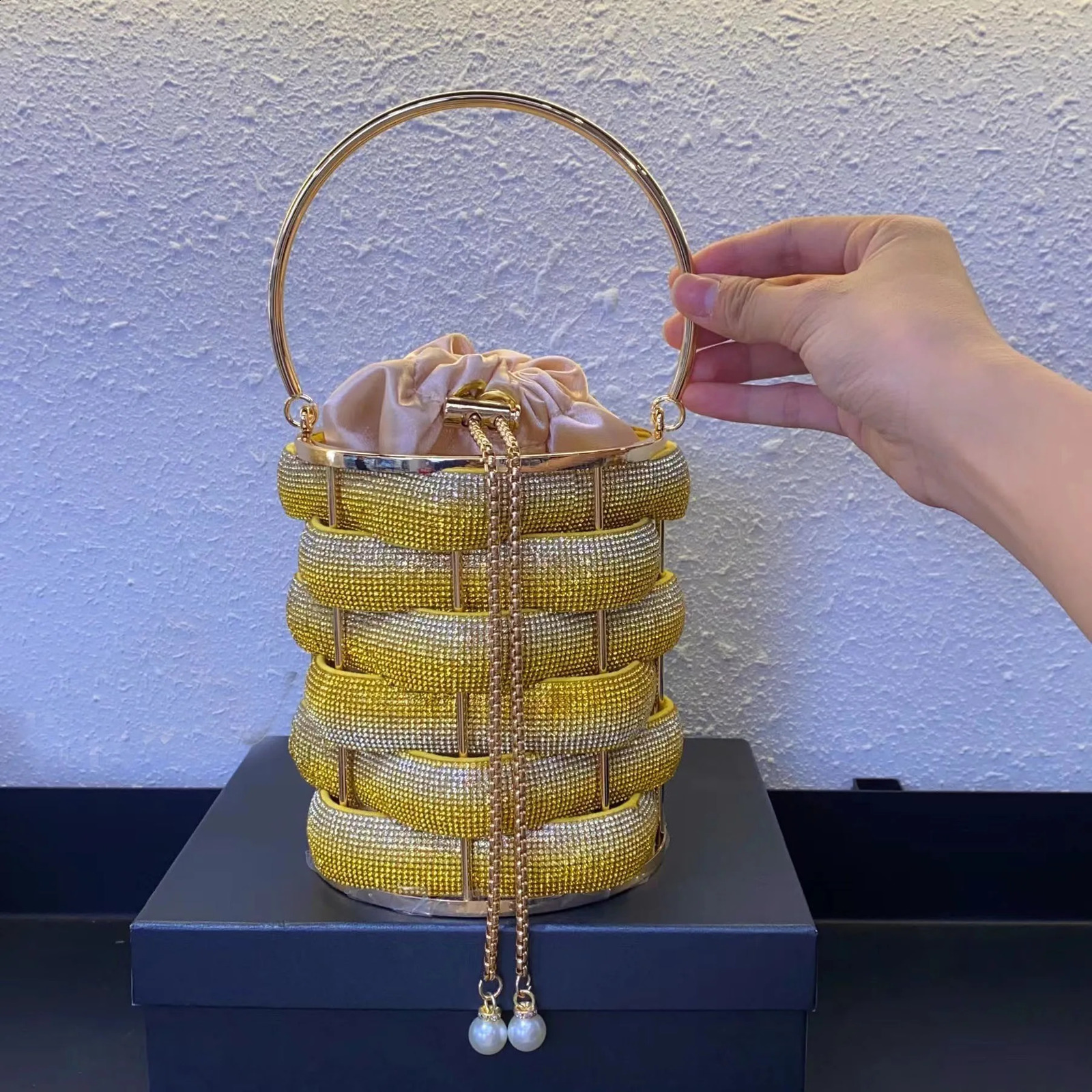 Fashion gold metal diamond bucket promotion womens evening bag Crsosbody handbag matching dress small 240821