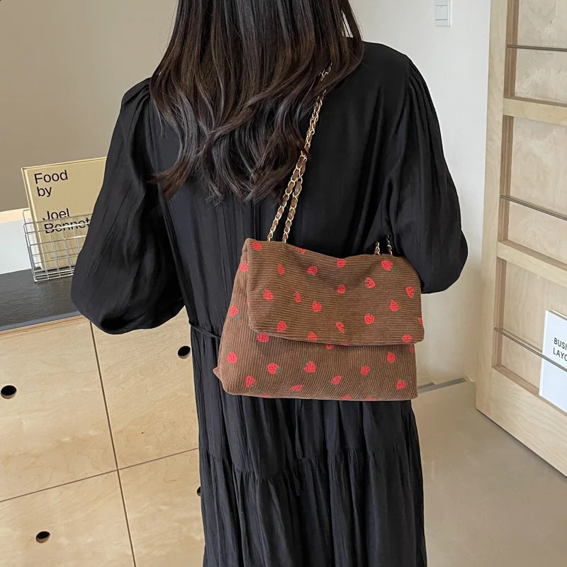 Cute Strawberry Pattern Women Shoulder Bags Big Flap Chains Crossbody Bag Casual Vintage Corduroy Messenger Underarm 2024 240821