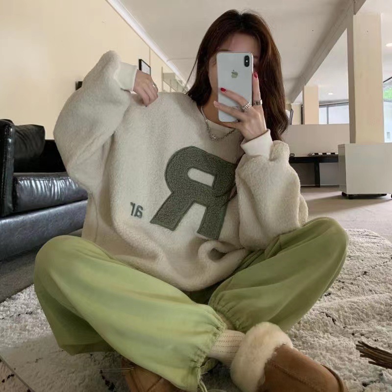 autumn and winter new imitation lamb wool letter thick warm round neck long sleeved sweatshirt for women with lazy style loose top dongdumaoyi