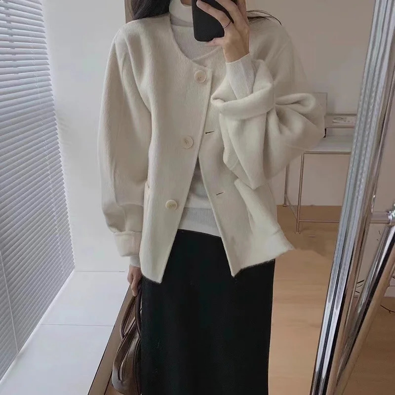 Sweet Warm Round Neck Woolen Coat Fall Winter Women Loose Korean Wool Blend Overcoat Solid Single Breasted Abrigo Mujer 240822