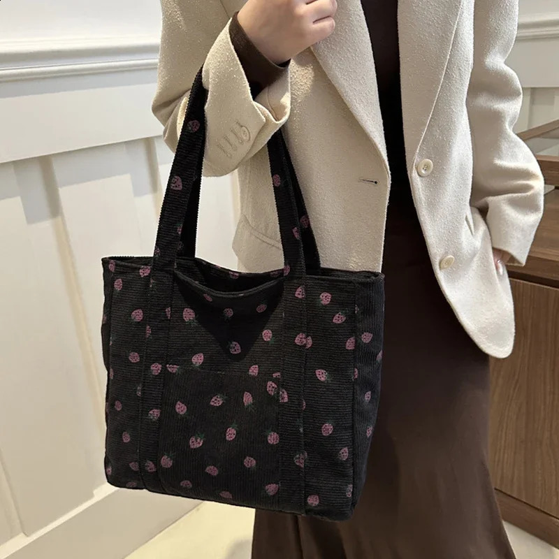 Casual Strawberry Pattern Tote Bag Large Capacity Women Shoulder Bags Chic Simple Handbags Big Nylon Shopping College Purses 240821